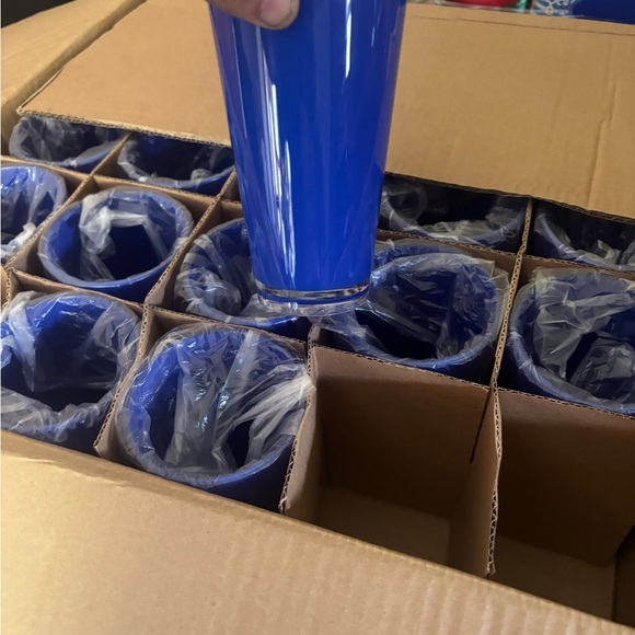 Vibrant Blue Glass Tumblers 20oz.  Lot of 6 - Picture 1 of 6